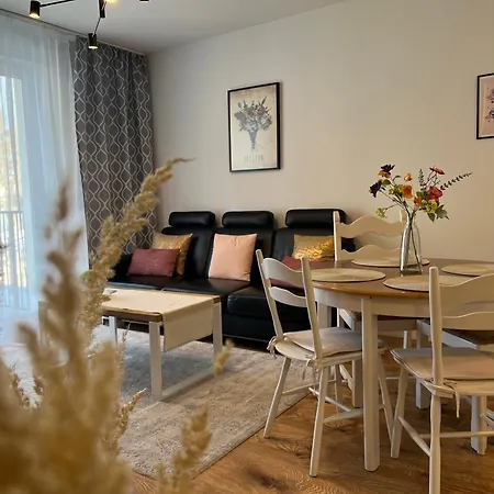 Nowe Pojezierze מלון דירות 4*